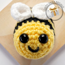 Cargar imagen en el visor de la galería, Llavero en crochet abeja a la miel