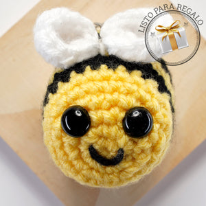 Llavero en crochet abeja a la miel